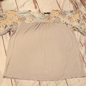 Doe & Rae Gray With Blue Floral Smocked Short Sleeve Blouse